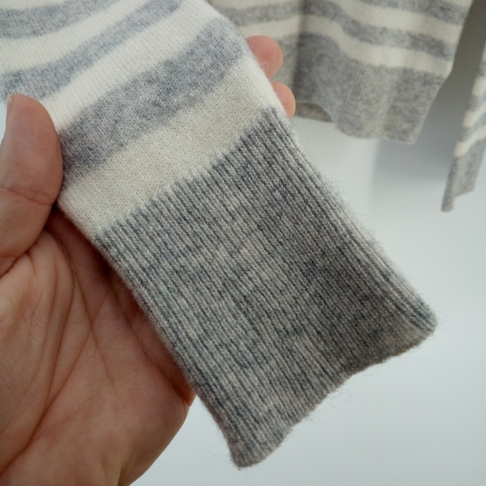 100% Cashmere Gray Ivory Striped Crew Neck Sweater 2 ply C&C California Small - Picture 4 of 8